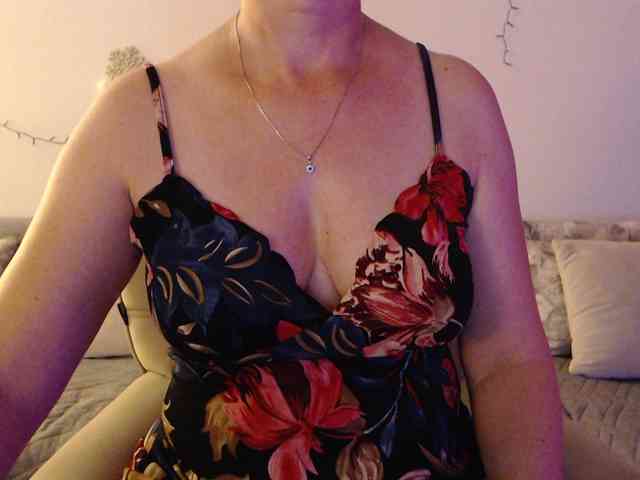 goodSnowQueen webcam
