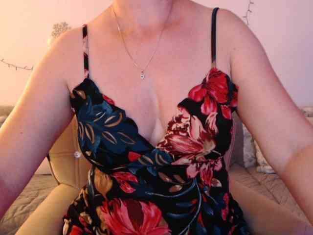 goodSnowQueen webcam