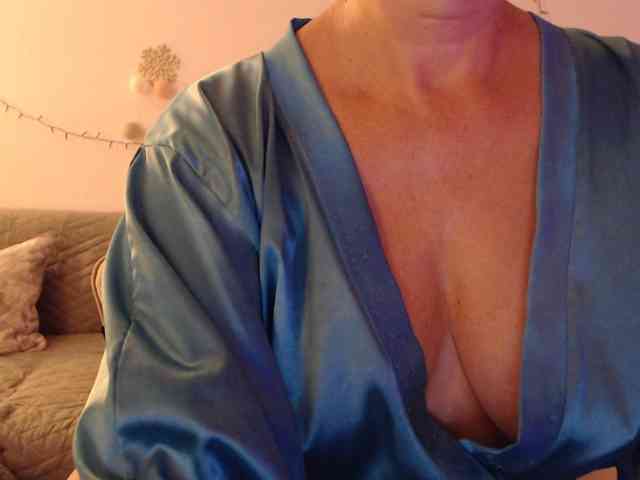 goodSnowQueen webcam