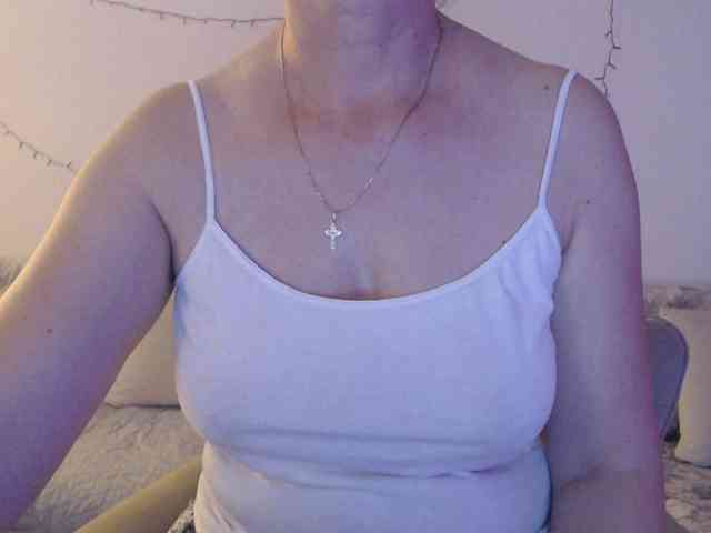 goodSnowQueen webcam