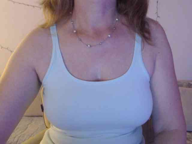 goodSnowQueen webcam