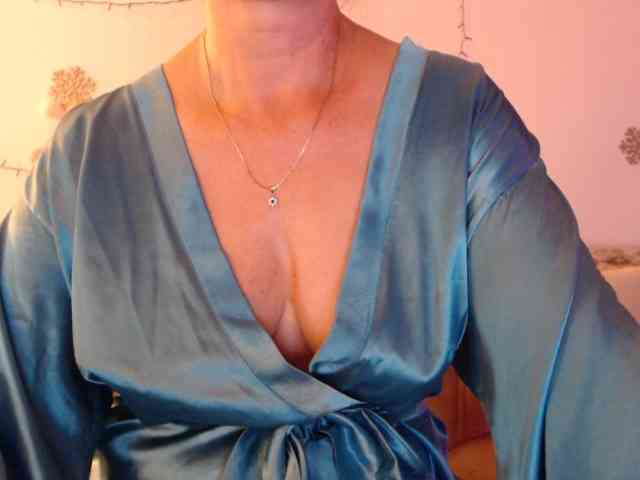goodSnowQueen webcam