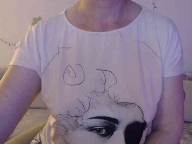 goodSnowQueen webcam