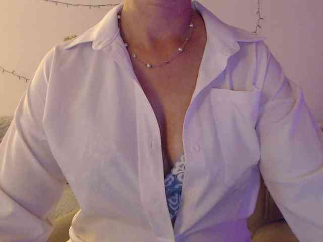 goodSnowQueen webcam