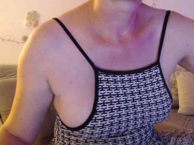 goodSnowQueen webcam