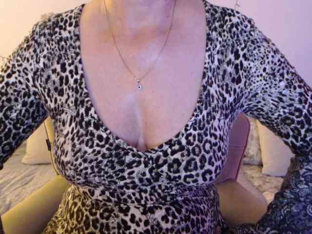 goodSnowQueen webcam