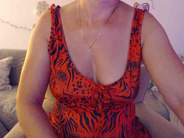 goodSnowQueen webcam