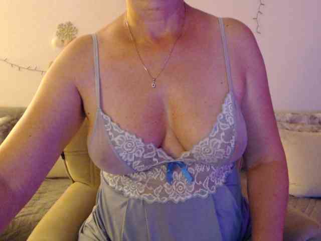 goodSnowQueen webcam