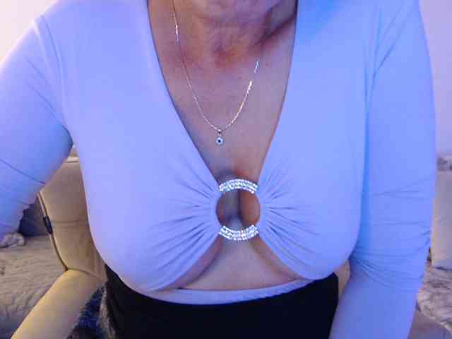 goodSnowQueen webcam