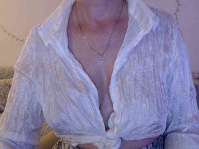 goodSnowQueen webcam