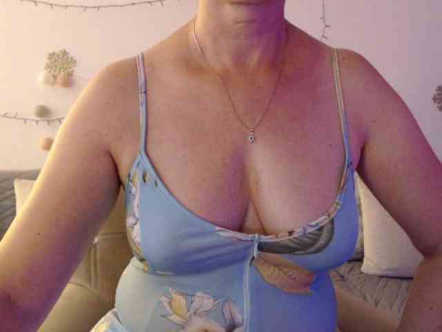 goodSnowQueen webcam
