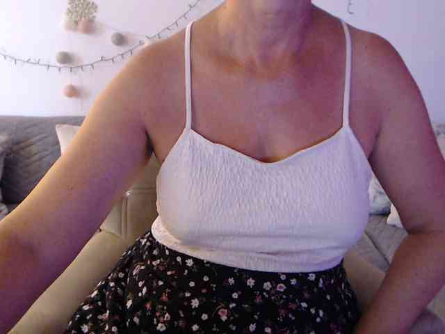 goodSnowQueen webcam