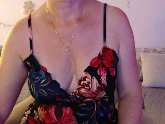 goodSnowQueen webcam