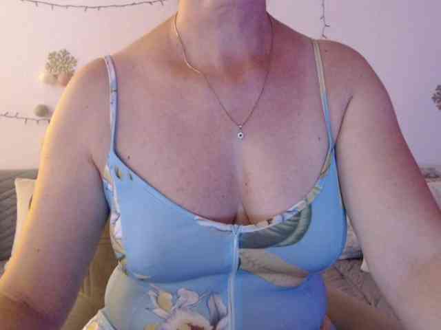 goodSnowQueen webcam