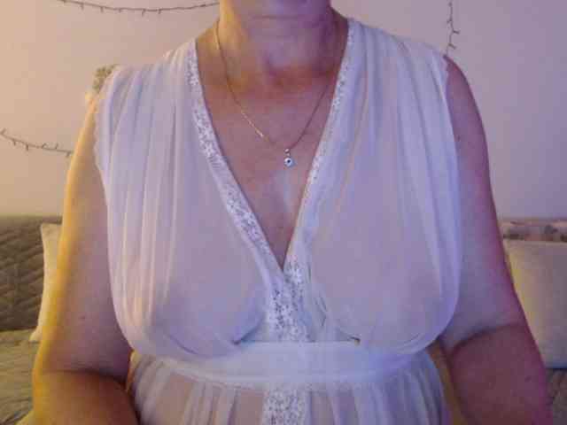 goodSnowQueen webcam
