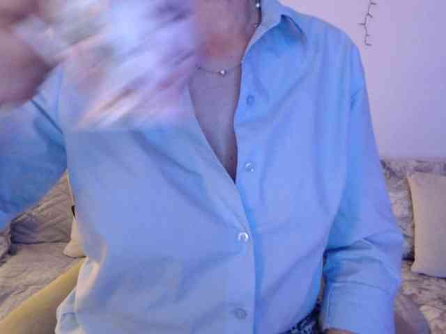goodSnowQueen webcam
