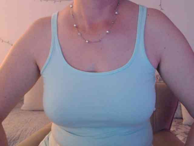 goodSnowQueen webcam