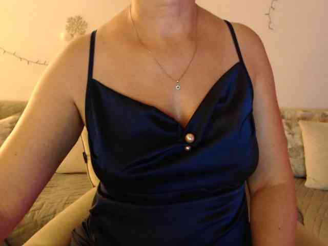 goodSnowQueen webcam