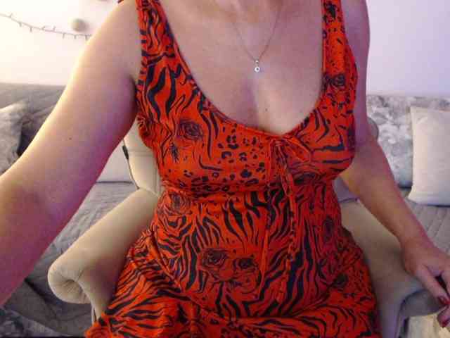goodSnowQueen webcam