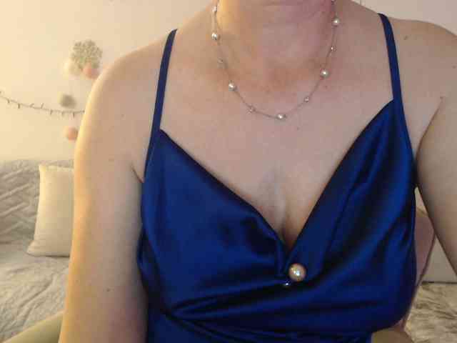 goodSnowQueen webcam