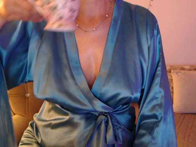goodSnowQueen webcam