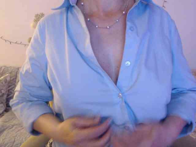 goodSnowQueen webcam