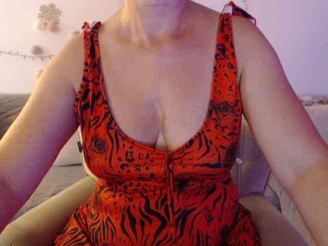 goodSnowQueen webcam