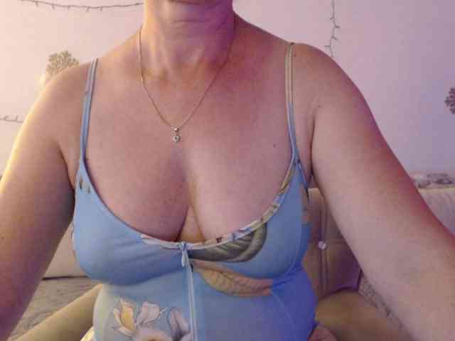 goodSnowQueen webcam