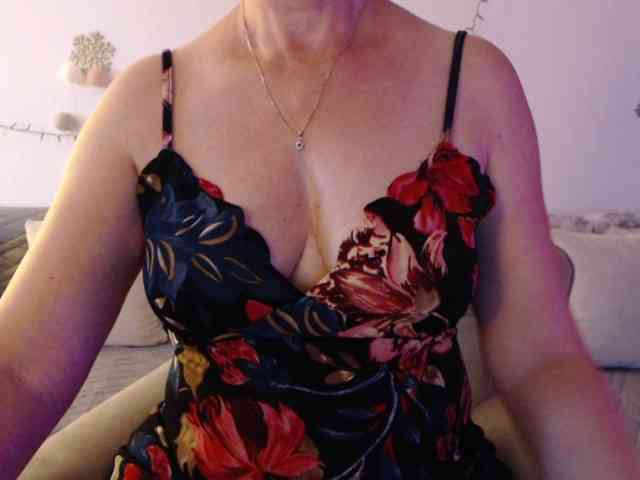 goodSnowQueen webcam