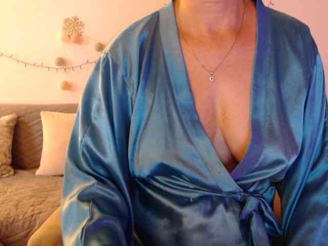goodSnowQueen webcam
