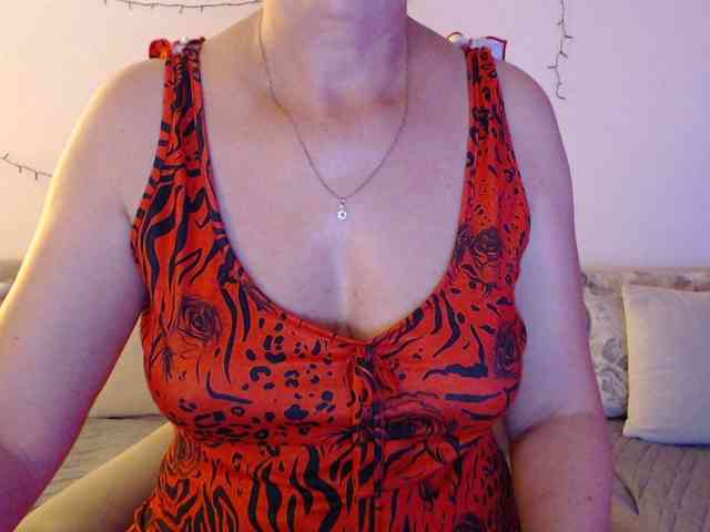 goodSnowQueen webcam