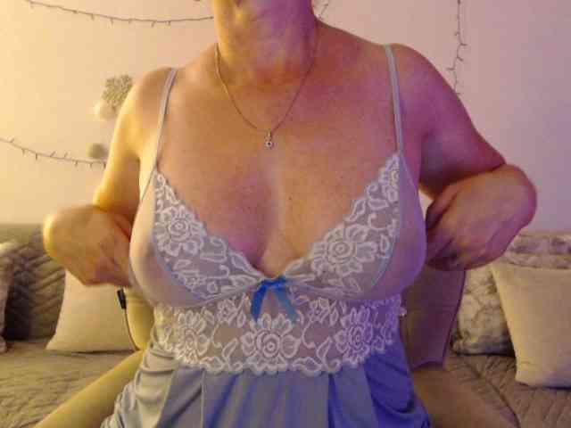 goodSnowQueen webcam