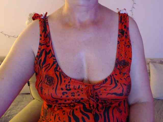 goodSnowQueen webcam