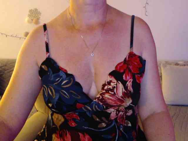 goodSnowQueen webcam
