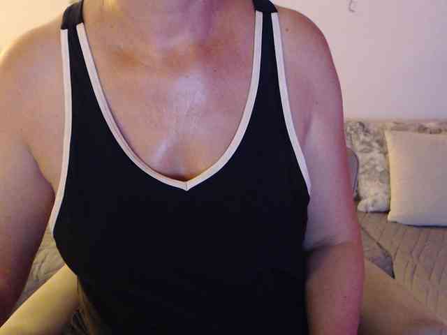 goodSnowQueen webcam