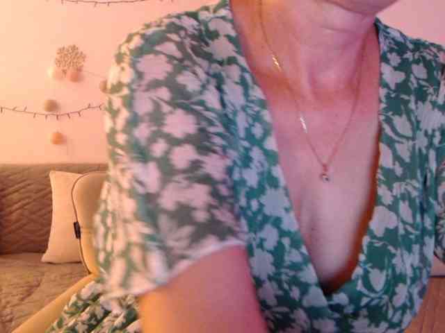goodSnowQueen webcam