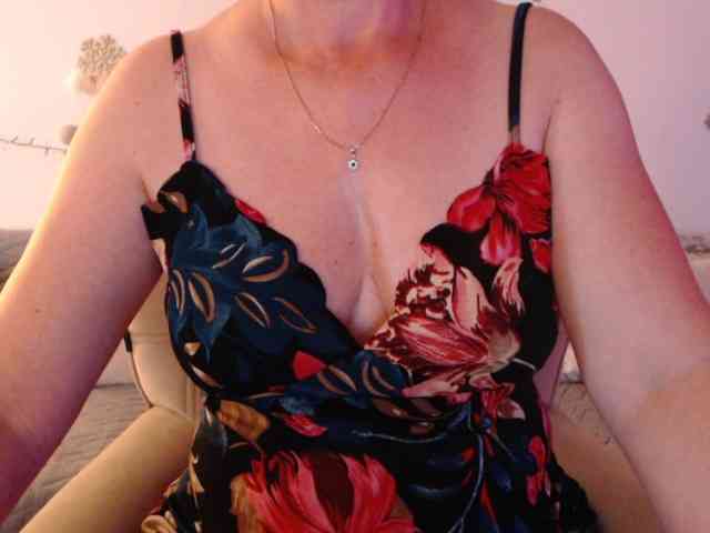goodSnowQueen webcam