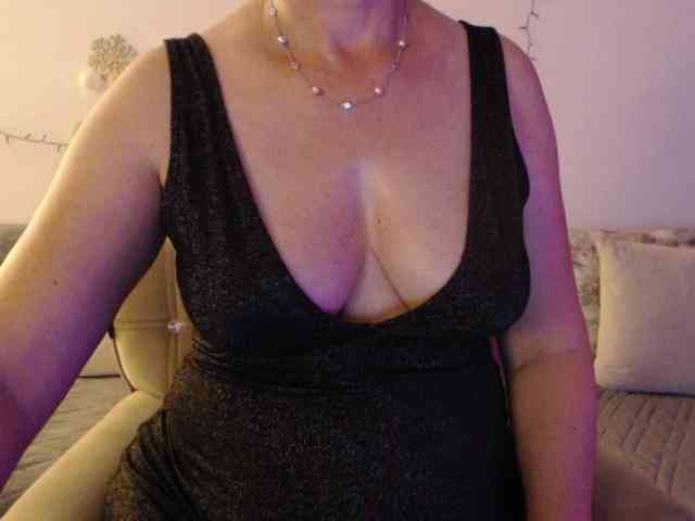 goodSnowQueen webcam