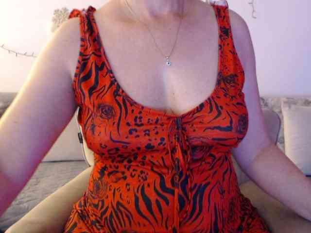 goodSnowQueen webcam