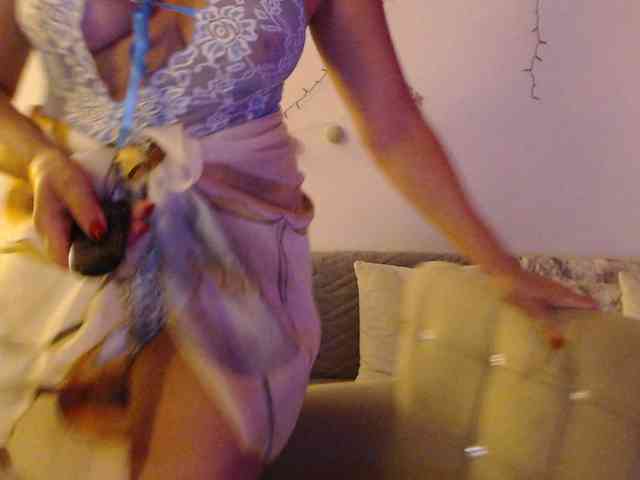 goodSnowQueen webcam