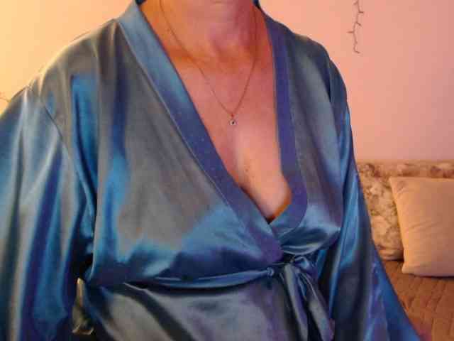 goodSnowQueen webcam