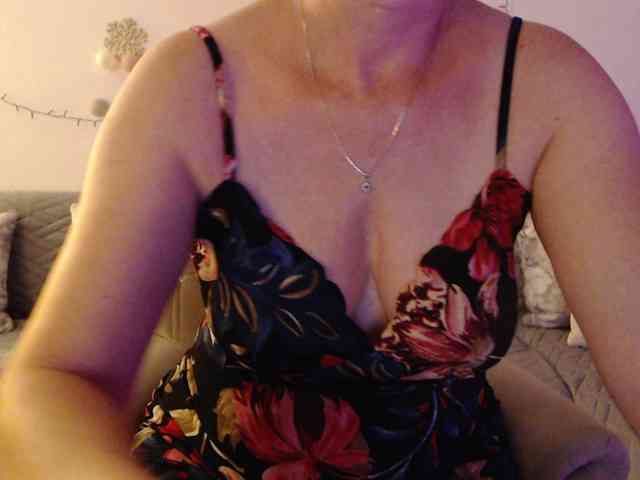 goodSnowQueen webcam