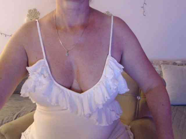 goodSnowQueen webcam