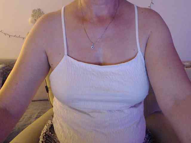 goodSnowQueen webcam