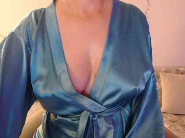 goodSnowQueen webcam