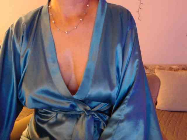 goodSnowQueen webcam