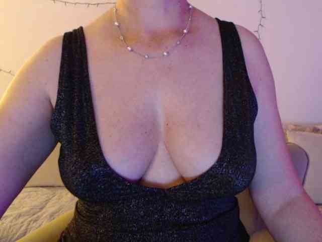goodSnowQueen webcam