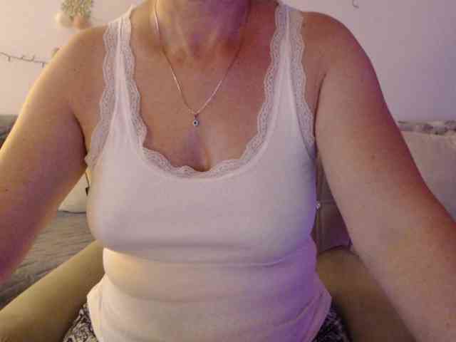 goodSnowQueen webcam