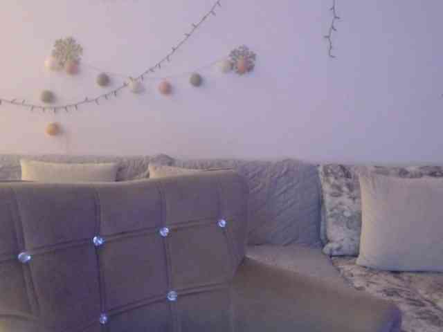 goodSnowQueen webcam