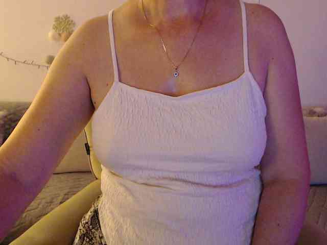 goodSnowQueen webcam